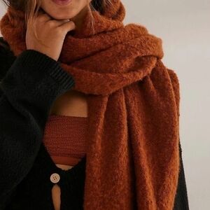 Free People Rangeley Chunky Soft Fleece Fuzy Cozy Rust Brown Knit Blanket Scarf